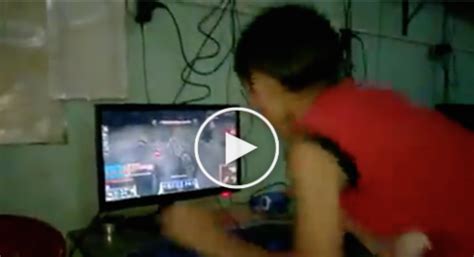 Filipino Kid almost destroyed his PC after being lose in LOL