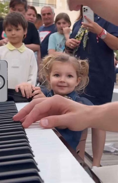 Adorable 3-Year-Old Sings 'My Heart Will Go On' with Street Pianist
