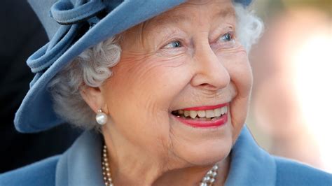 queen elizabeth ii beauty products  routine  lipstick  loved