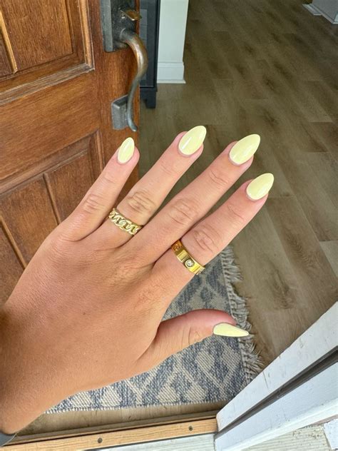 Yellow nails 💛💛 in 2025 | Yellow nails, Acrylic nails, Nail colors