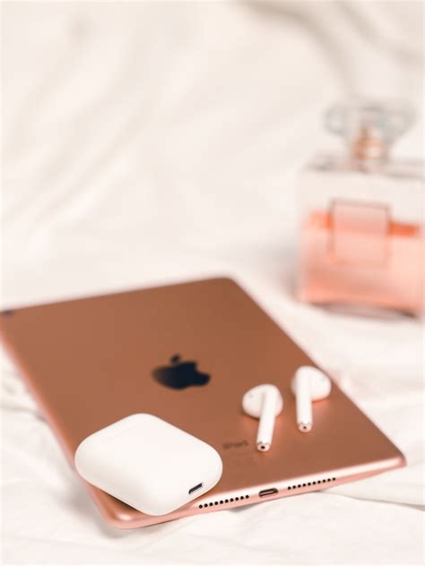 how long to charge airpods case