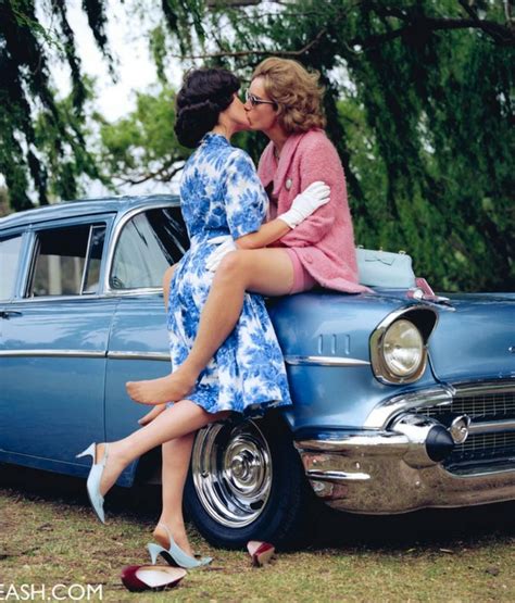 36 vintage snapshots of women expressed their love together from the