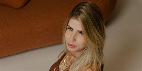 Aline Novak Dando O Cuzinho - Aline Novak cria perfil gratuito de sucesso na Privacy