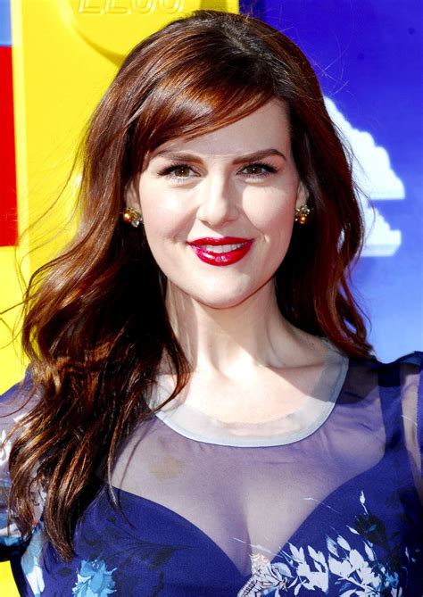 Pictures of Sara Rue