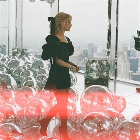 ariana grande with blonde hair 13