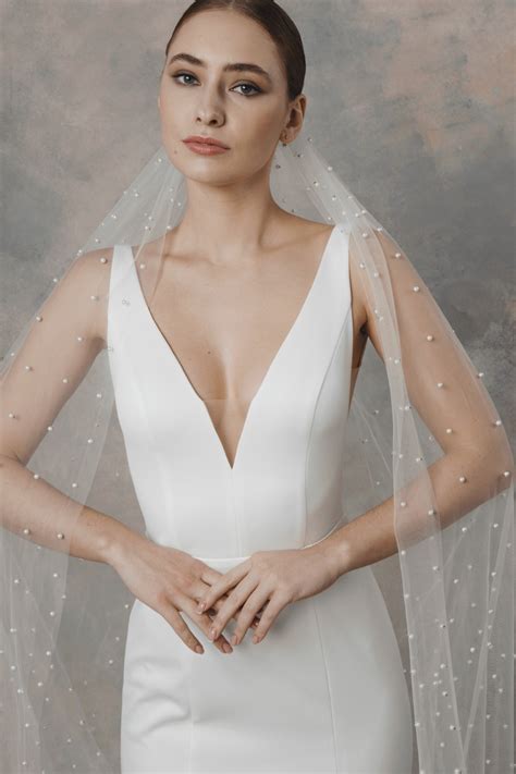 V neck elegant wedding dress – Claudia • Piondress