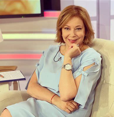 Коканова учи Люба Пашова: “На коктейл отиваш последна и си тръгваш ...