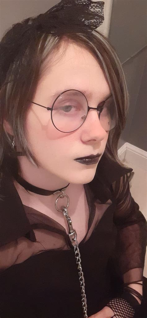 Hope you like a more gothic femboy : r/femboy