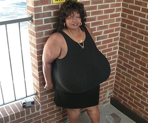 US woman has largest natural breasts in world - Global Times