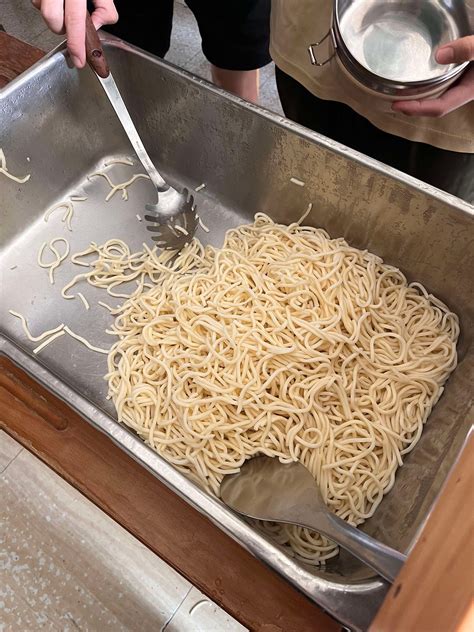 What high school students eat for lunch in Taiwan? The dishes may