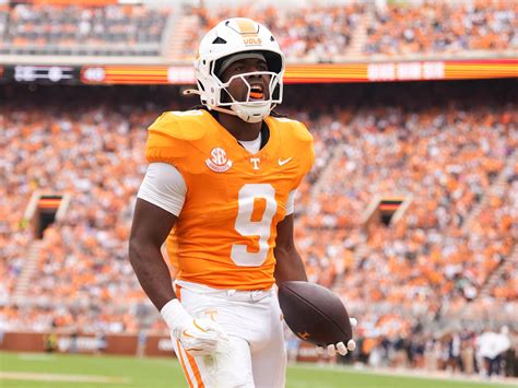 How Star Thomas preps on sideline to be most productive running back