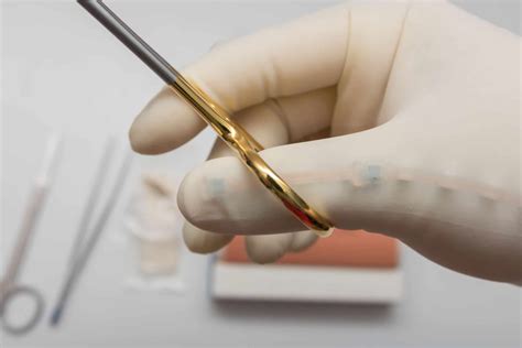 Sydney engineers develop smart glove to train young surgeons - Insight