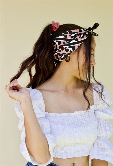 Fashion influencers are bringing the milkmaid braid back to the runway 27