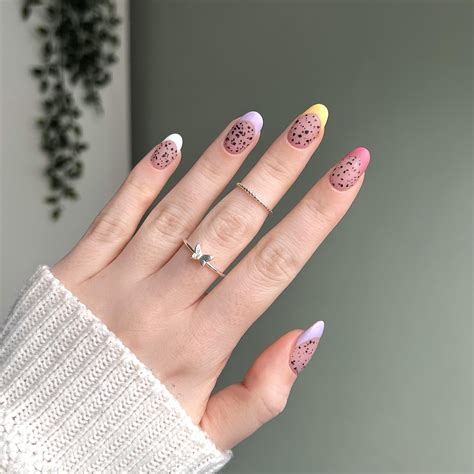 Which nail shape would look best on me? I have small hands with