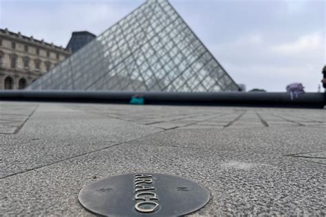 How to find the famous Paris "Rose Line" - The Earful Tower