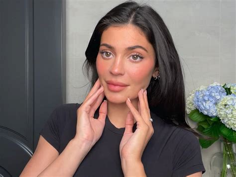 Hottest Women Celebrity Spills Her Beauty Secrets! - oafvth8