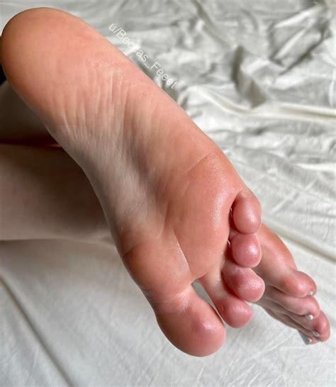 Perfect view of my pink soles 💞👣 : r/VerifiedFeet