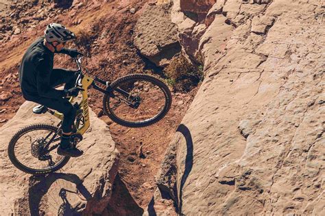 enduro  trail bikes key differences canyon