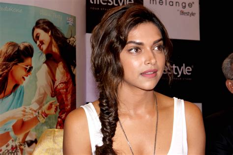 #156975 2560x1440 Deepika Padukone - Rare Gallery HD Wallpapers