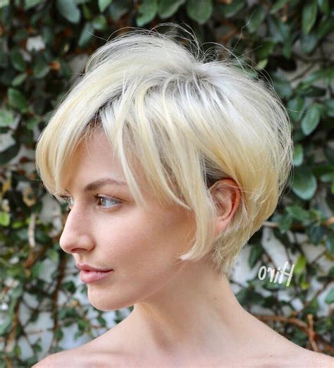 Short Feathered Bob Hairstyles