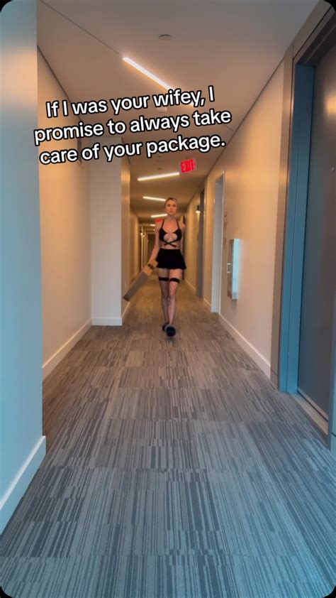 Which side wins? Team low waist or team high waist? 🖤 | Allie Dawson