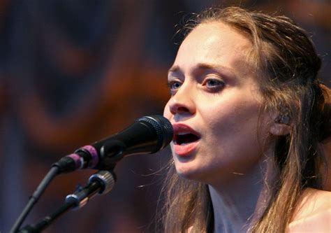 Fiona Apple smokes a ton of marijuana to cure her insomnia | The Growthop