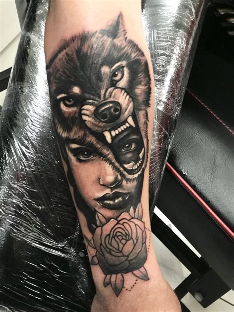 Woman wolf tattoo | Tattoos, Portrait tattoo, Wolf tattoo