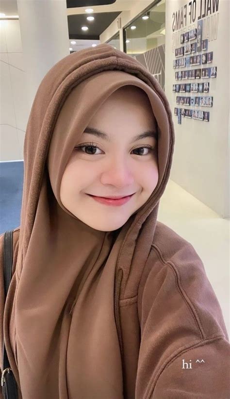 蝶 Unaa | Hoodies womens, Hoods (hat), Girl hijab