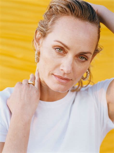 Amber Valletta, 45 : r/PrettyOlderWomen