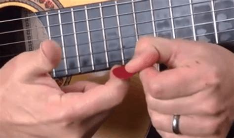 how to play a guitar with a pick