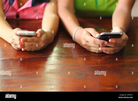 Teenagers Captivated by Technology: The Surprising Role of Phones in Modern Museums - Hunter Games Magazine