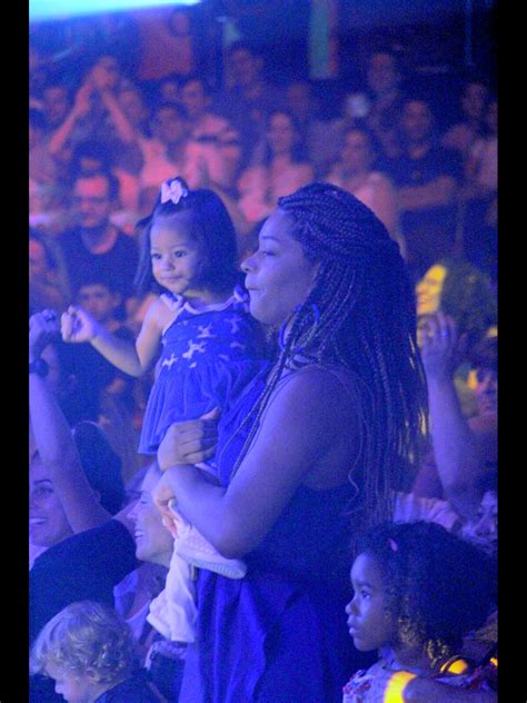 Foto: Juliana Alves foi fotografada com a filha, Yolanda, no colo nesta