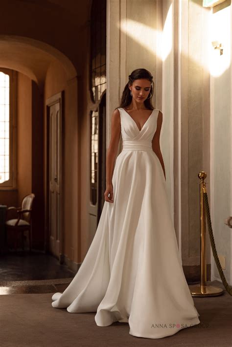 Luara Wedding Dress | Ivory Perfection Collection | Elegant wedding