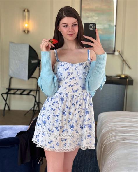 F1nnster has me so gooned for pretty femboys and enbys. : r/GOONED