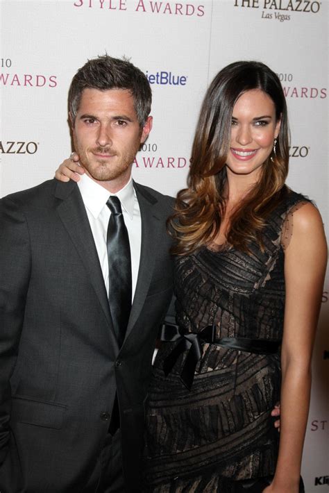 LOS ANGELES DEC 12 - Dave Annable, Odette Yustman arrives at the 2010