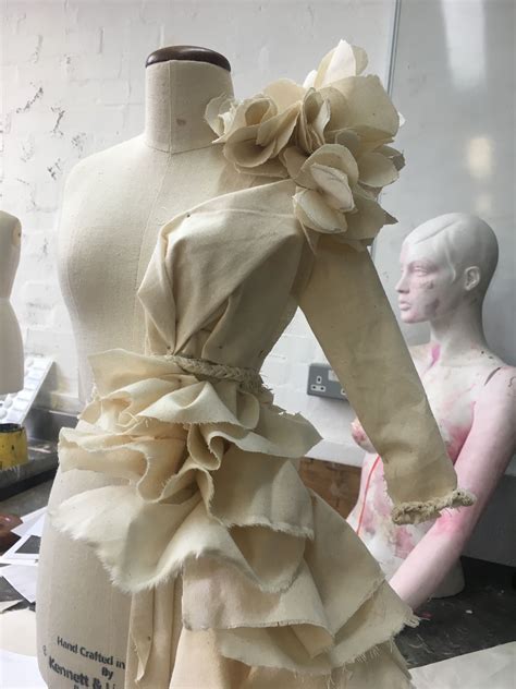 Fabrique details Fashion Design Patterns, Fashion Sewing Pattern ...