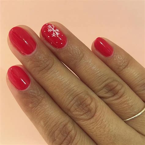 7 Snowflake Nail Art Ideas for Your Next Winter Manicure - Sydne Style