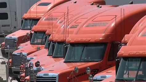 schneider introduces fleet  electric trucks
