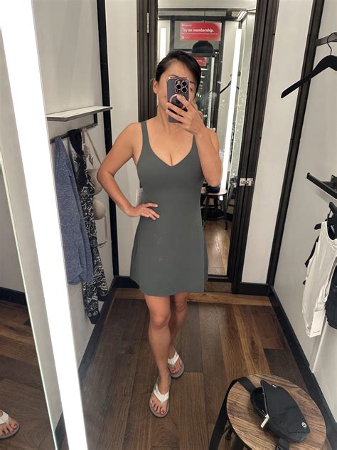 Shopping for activewear is not easy as a busty woman (IG: Mandarin