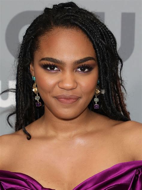 Cina Anne Mcclain 2024 Capelli Lisci