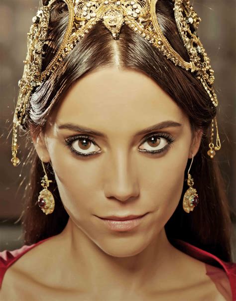 Cansu Dere: Cansu Dere Resimleri No: 820 - Burçlar