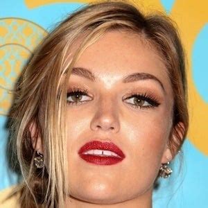 Lili Simmons - Âge, famille, biographie | Famous Birthdays