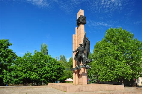 Достопримечательности Николаева: Памятник Ленинскому Комсомолу