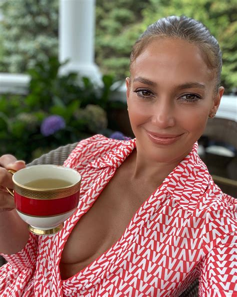 Jennifer Lopez Sexy Boobs - Hot Celebs Home