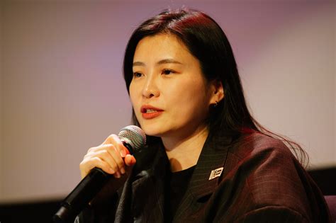 La compositora y productora estrella KENZIE habla sobre el K-Pop y SM