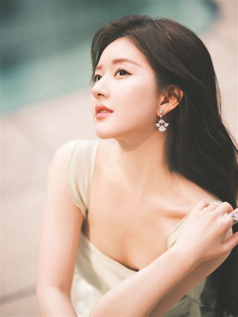 china entertainment news zhao lusi poses  photo shoot