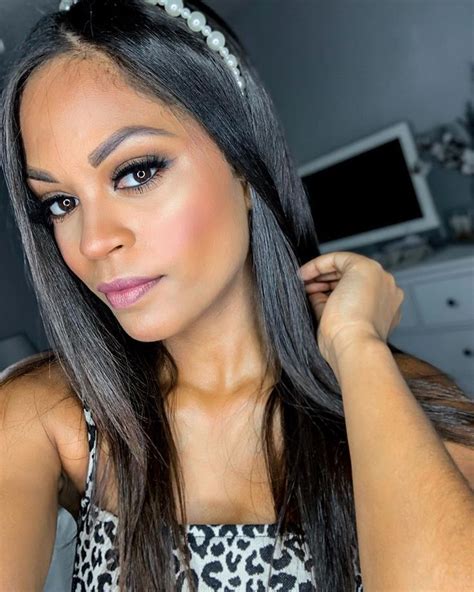 soft smokey  beauty makeup smokey