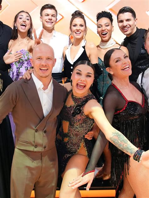 Let’s Dance 2025: Sexy! selfiesandra präsentiert bei der Rumba ihre