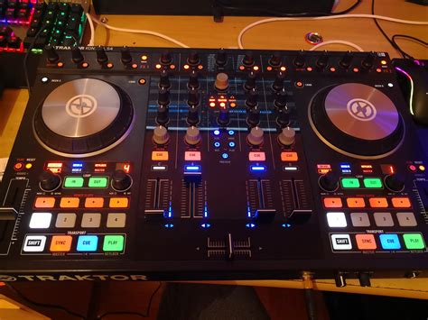 Traktor Kontrol S4 mk2 Native Instruments - Audiofanzine