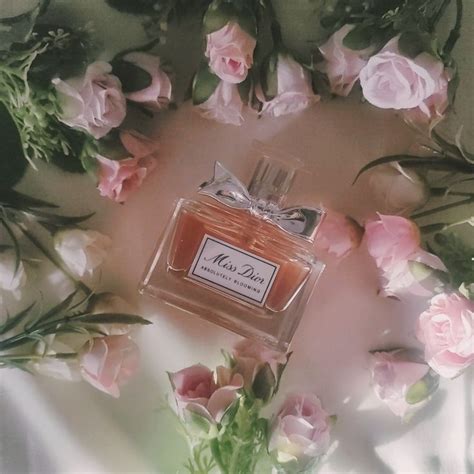 Мисс Диор парфюмерия Miss Dior, Bloom